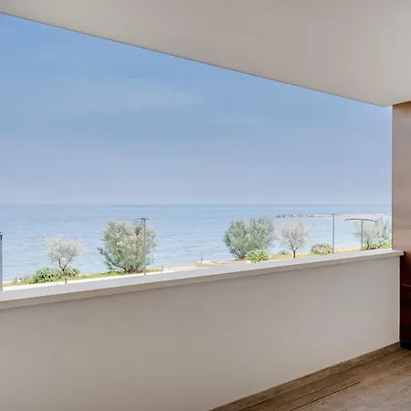 Guesthost - Seaside Apartment *