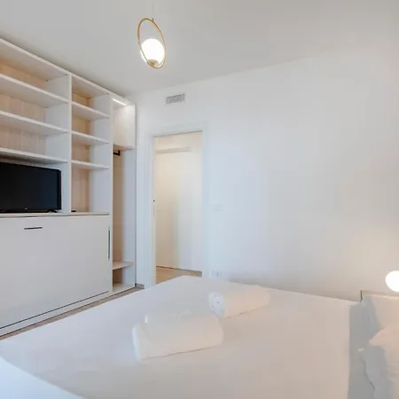 Guesthost - Seaside Apartment *